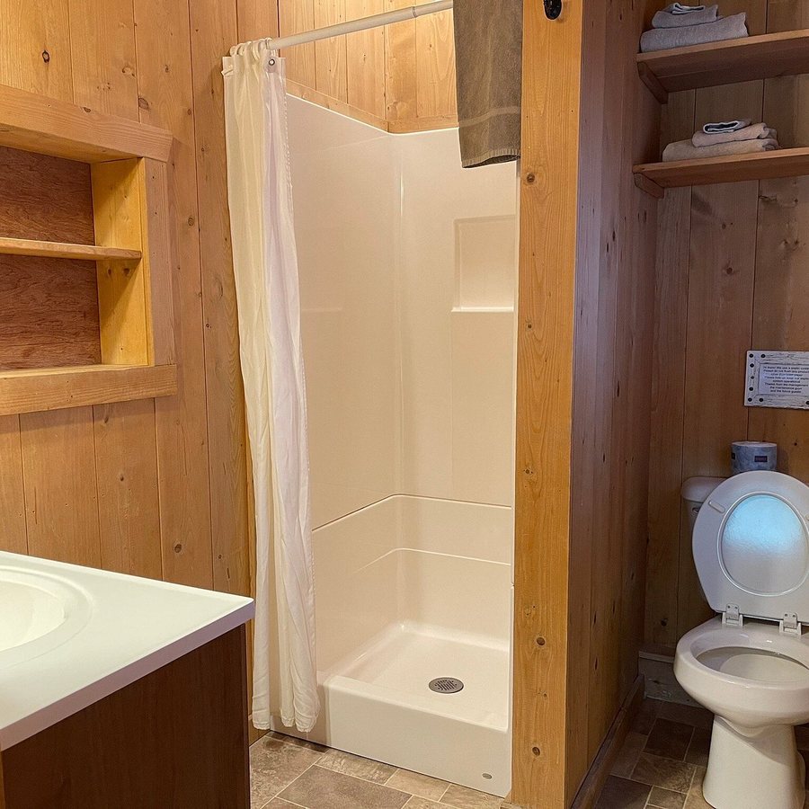 Silver Gate Lodging — Bathroom