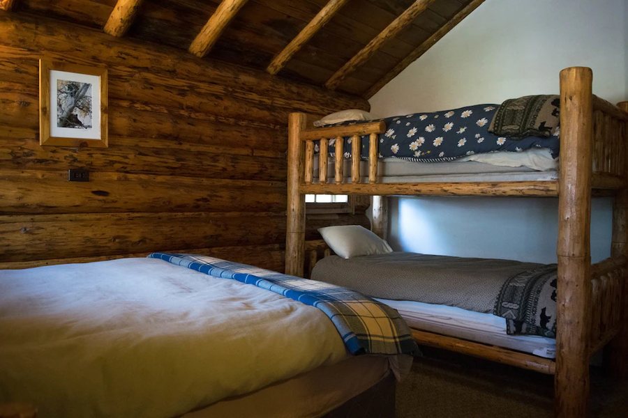 Silver Gate Lodging — Guest room