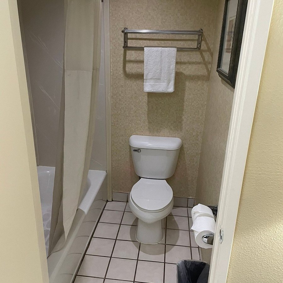 Silver Lake Pool and Inn Los Angeles California — Bathroom