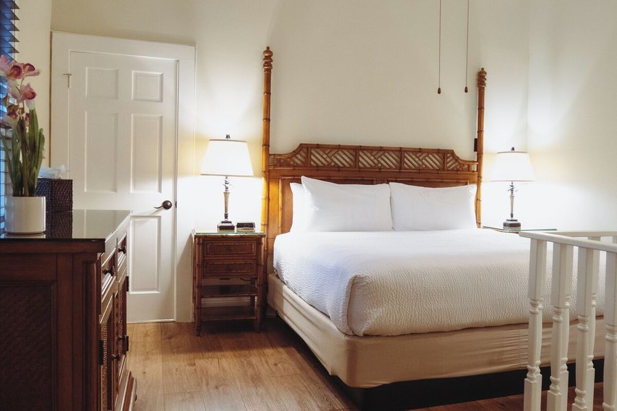 Silver Palms Inn Historic Homes — Guest room