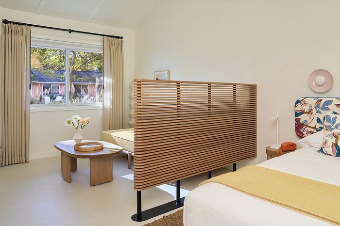 Silver Sands Motel Beach Bungalows — Guest room