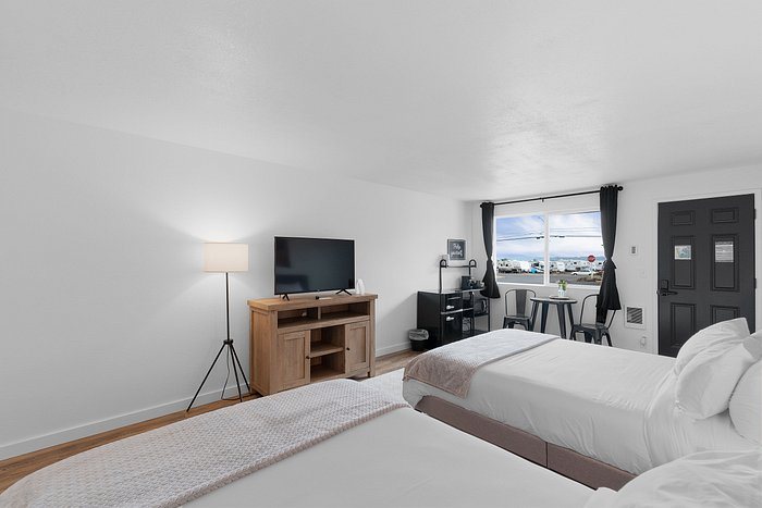 Silver Sands Motel — Guest room