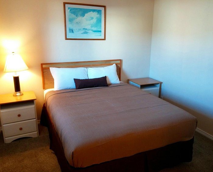 Silver Sands Oceanfront Motel — Guest room
