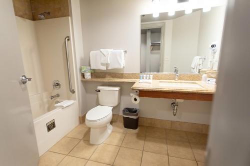 Silver Sevens Hotel Casino — Bathroom