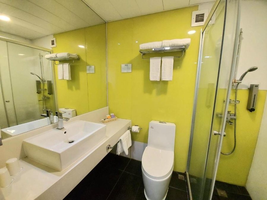 Silvermine Beach Resort — Bathroom
