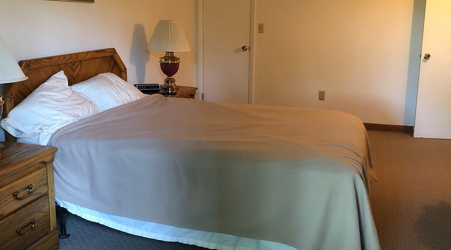 Silverwood by EVRentals — Guest room