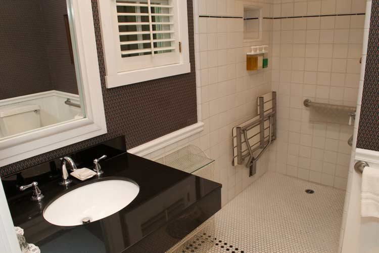 Simpson House Inn — Bathroom