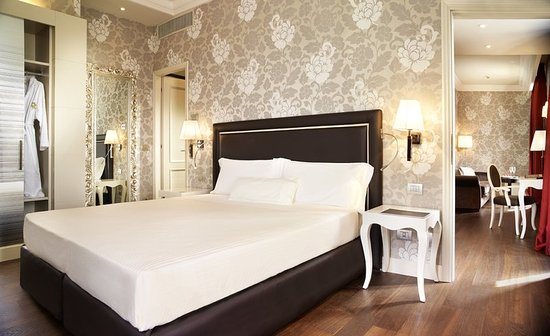 Sina De La Ville — Guest room