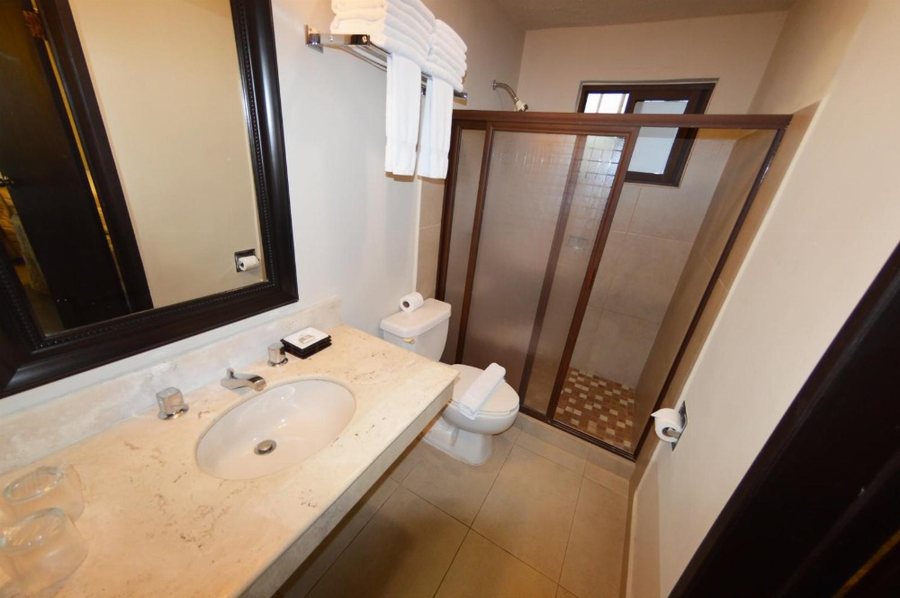 Sina Suites Cancun Solo Adultos — Bathroom