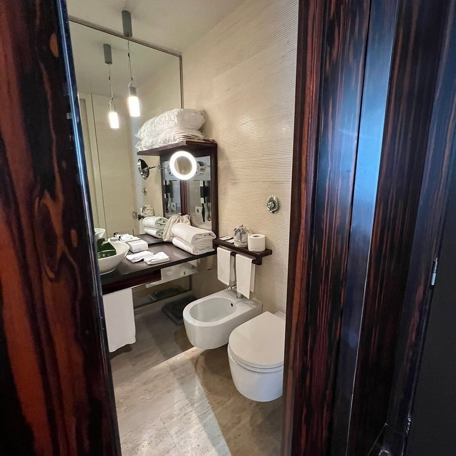 Sina The Gray — Bathroom