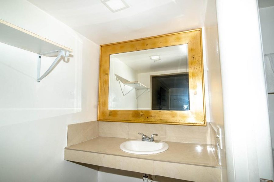 Sinbad Motel Miami Florida — Bathroom