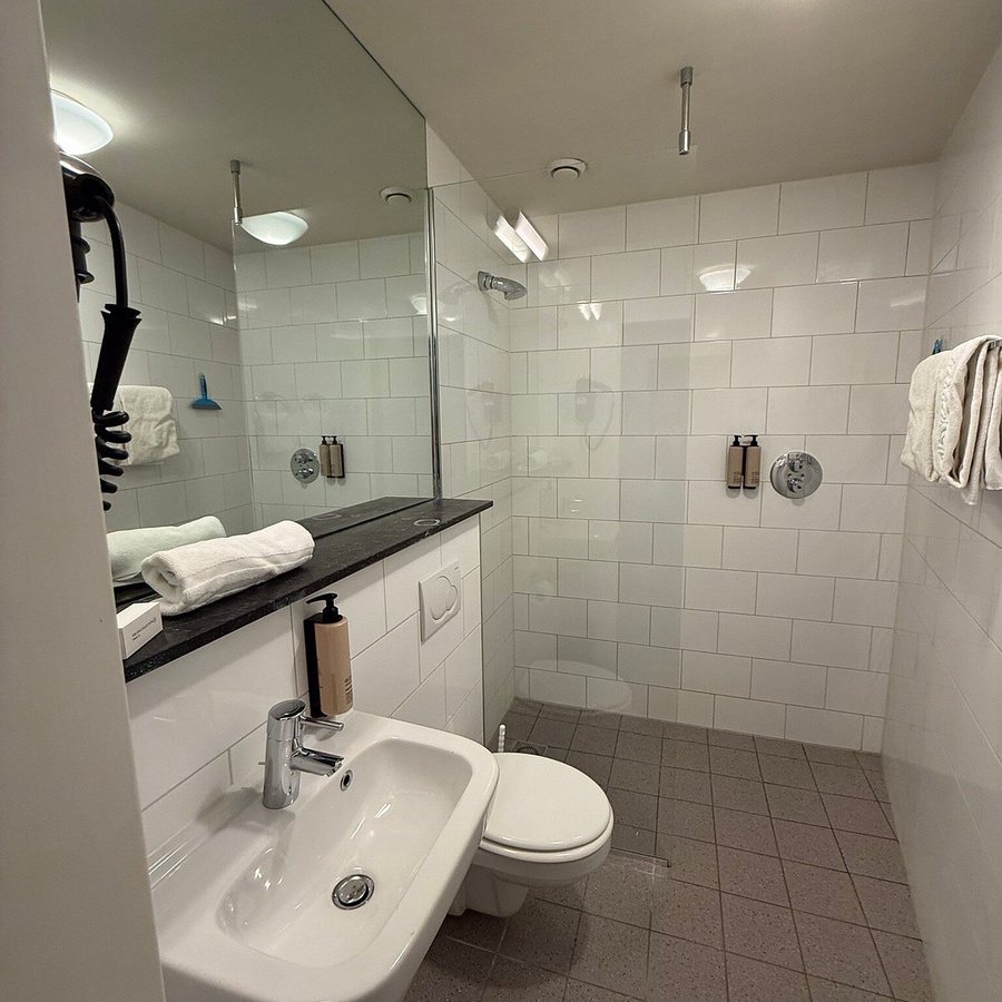 Singel Hotel Amsterdam — Bathroom
