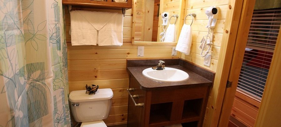 Sioux Falls KOA Journey — Bathroom