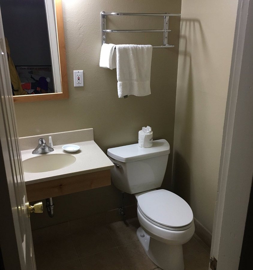 Sioux Lodge Suites By Grand Targhee Resort — Bathroom