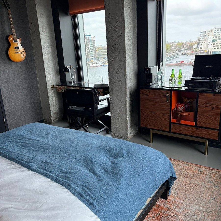 Sir Adam — Guest room