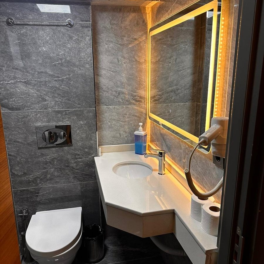 Sirkeci Ersu Hotel Istanbul — Bathroom