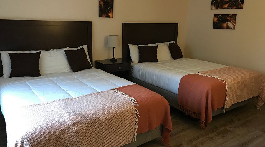 Sister Bay Inn — Guest room