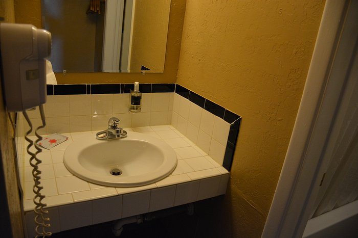 Sitzmark Chalet Inn — Bathroom