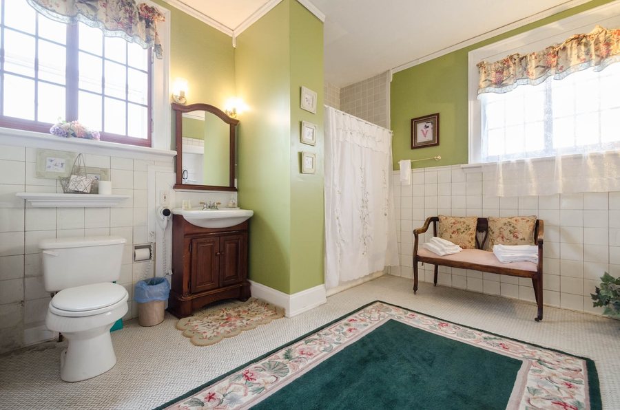 Six Acres Bed Breakfast — Bathroom