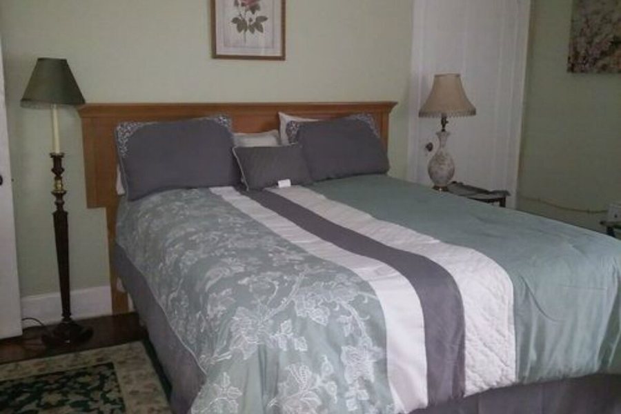 Six Acres Bed Breakfast — Guest room