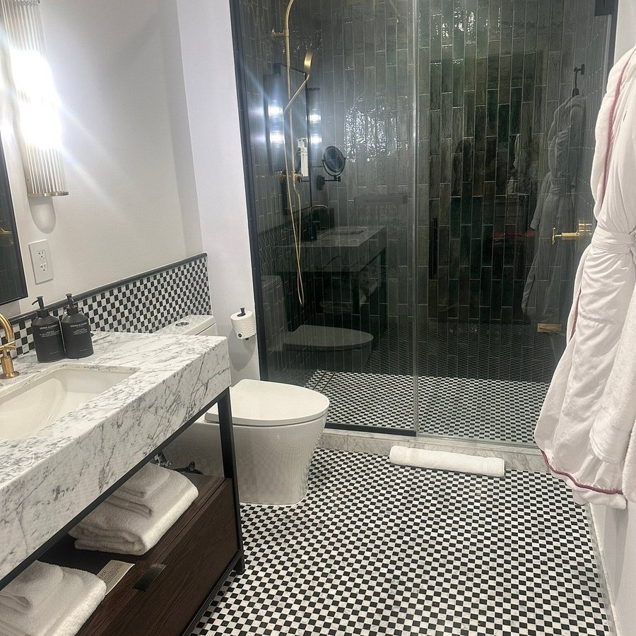 Sixty DC — Bathroom