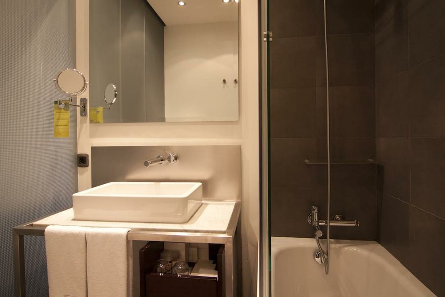 Sixtytwo Hotel Barcelona Catalonia — Bathroom