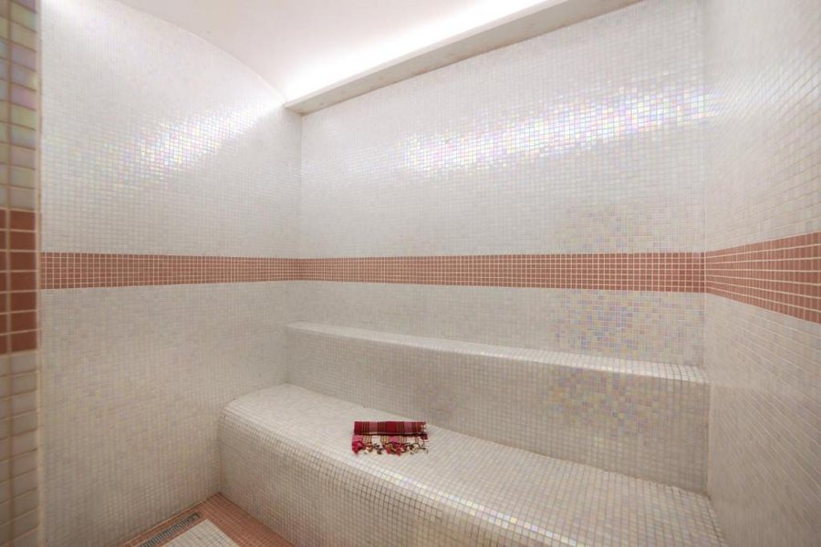 Skalion Hotel — Bathroom
