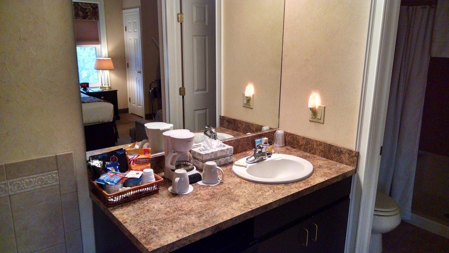 Skaneateles Boutique Hotel — Bathroom