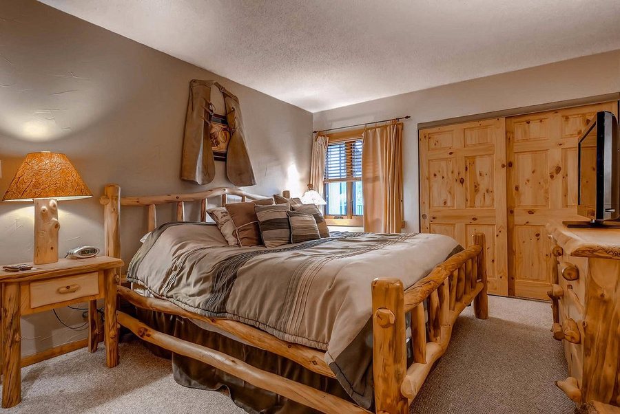 Ski Time Square Condominiums — Guest room