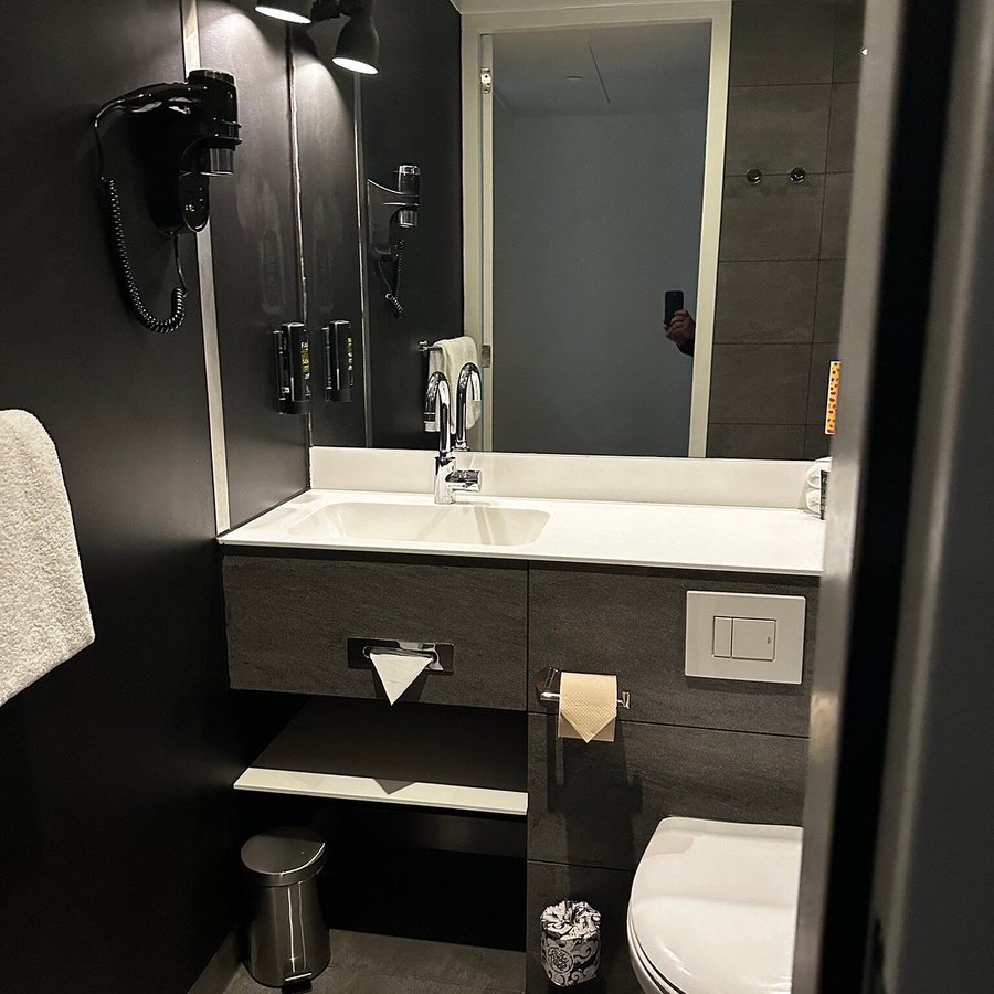 Skotel Amsterdam Hotelschool The Hague — Bathroom