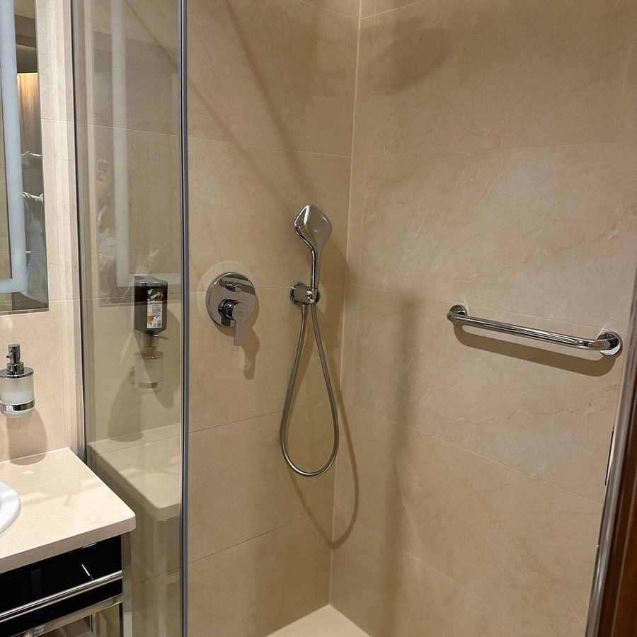 Sky Hotel Krakow — Bathroom