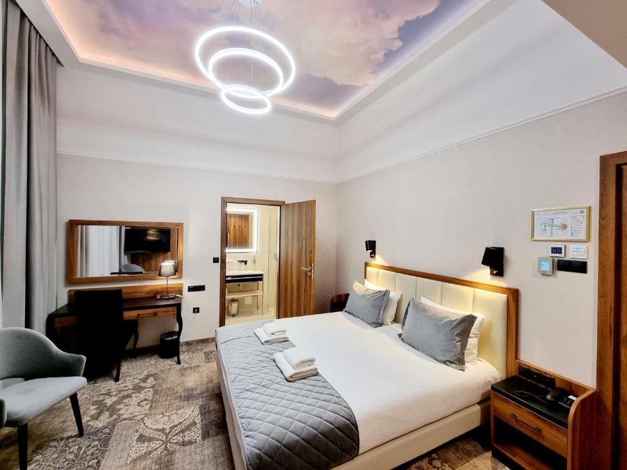 Sky Hotel Krakow — Guest room