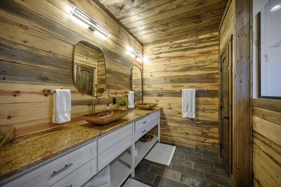 Sky Story Bed Breakfast — Bathroom