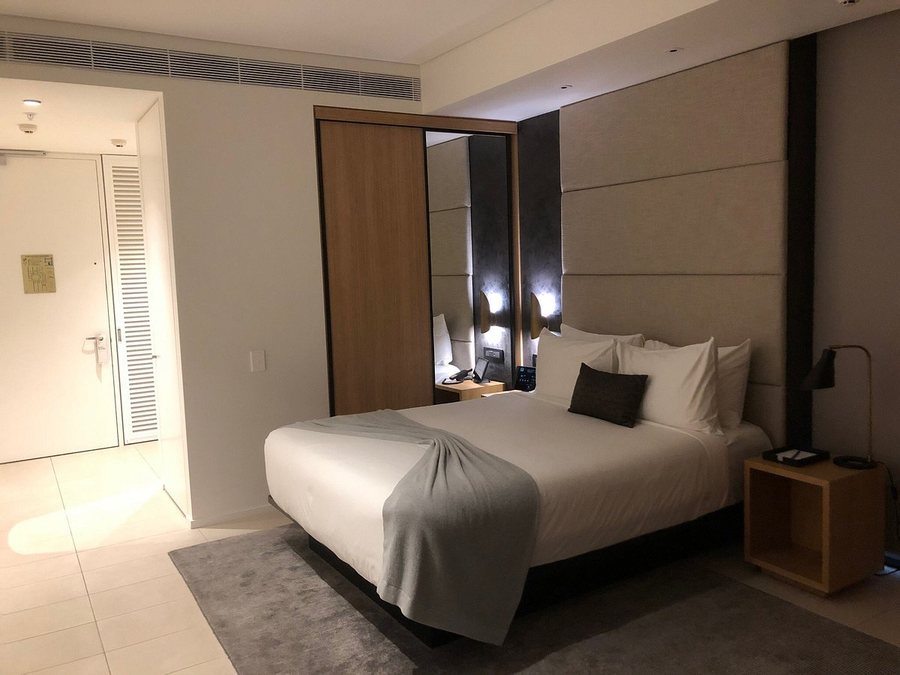 SKYE Suites Sydney — Guest room