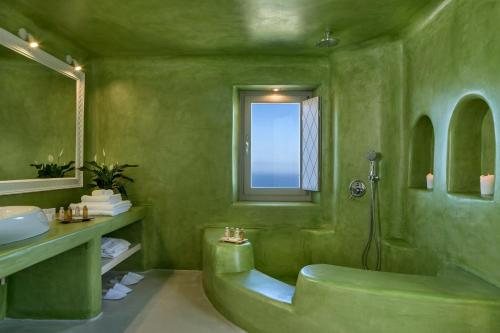 Skyfall Guestrooms — Bathroom