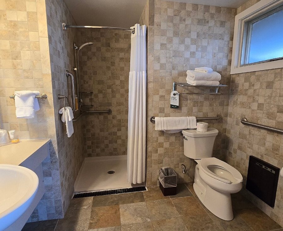 Skyland Resort — Bathroom