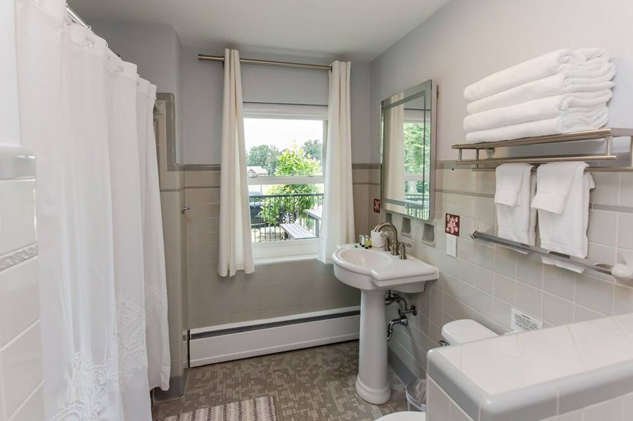 SKYLARANNA Resort Spa — Bathroom