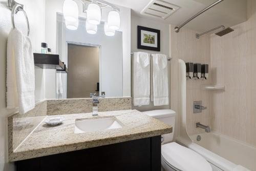 Skyline At Island Colony — Bathroom