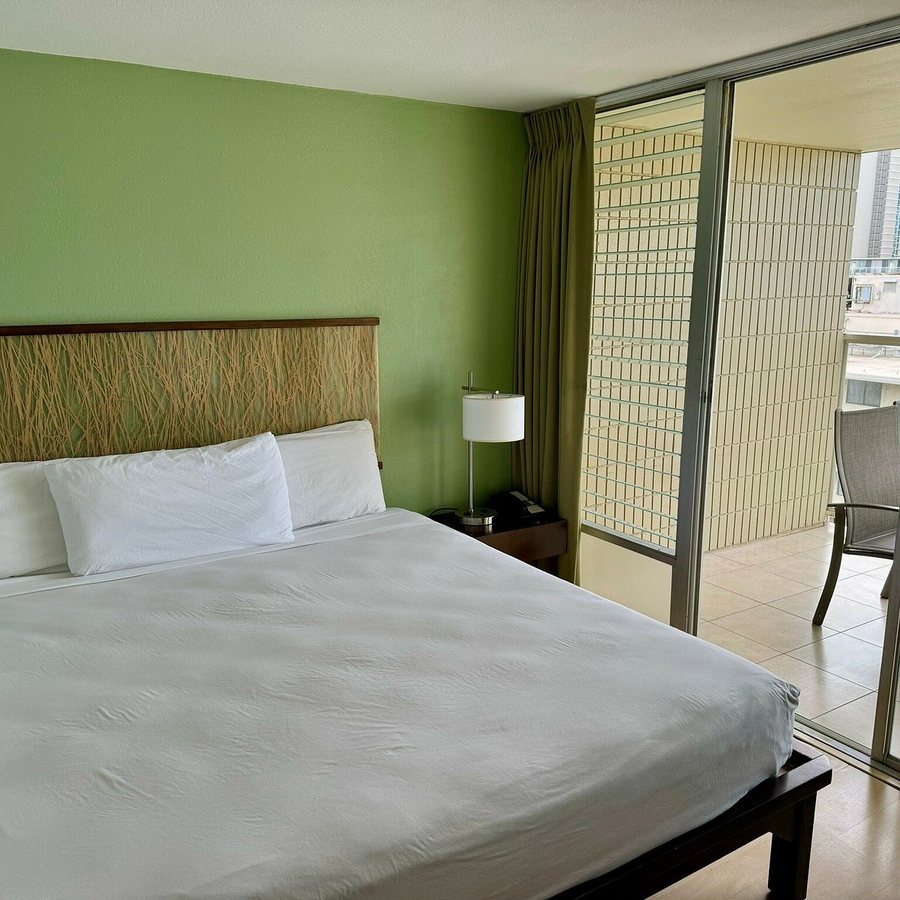 Skyline At Island Colony — Guest room