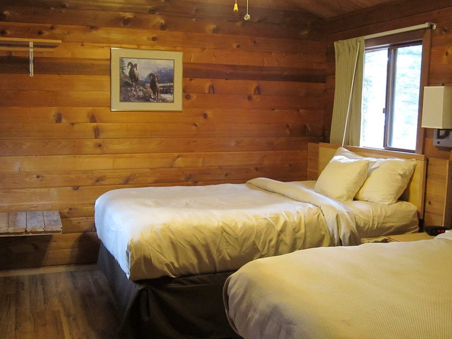 Skyline Lodge — Guest room