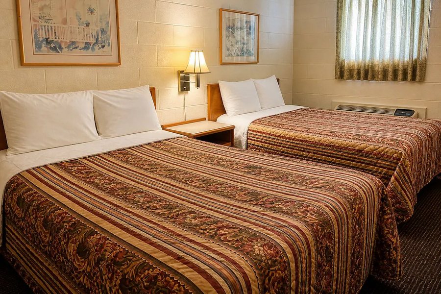 Skyline Motel — Guest room
