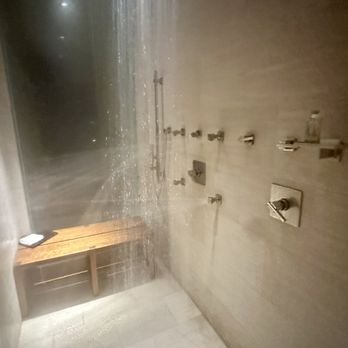Skylofts at MGM Grand Las Vegas Nevada — Bathroom