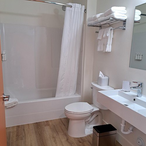 Skyridge Inn — Bathroom