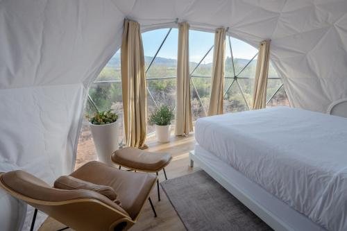 Skyview Hotel — Guest room
