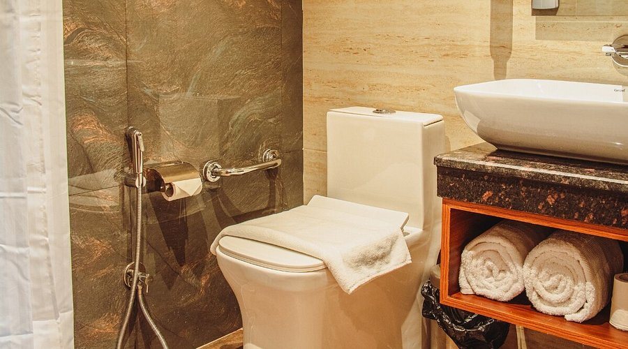 SL Manor Resort — Bathroom