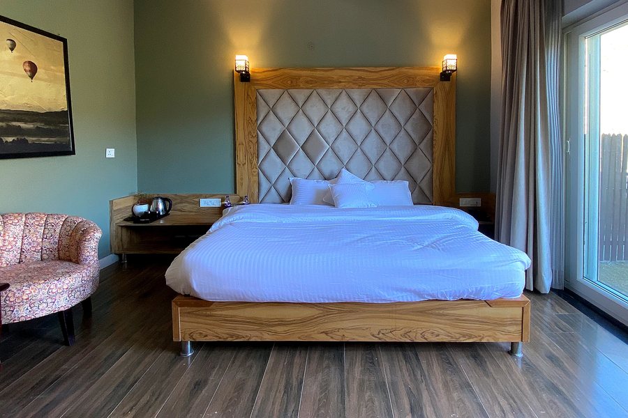 SL Manor Resort — Guest room