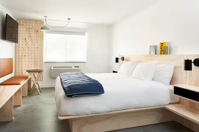 Slackline Moab Outset Collection by Hilton Moab Utah — Guest room