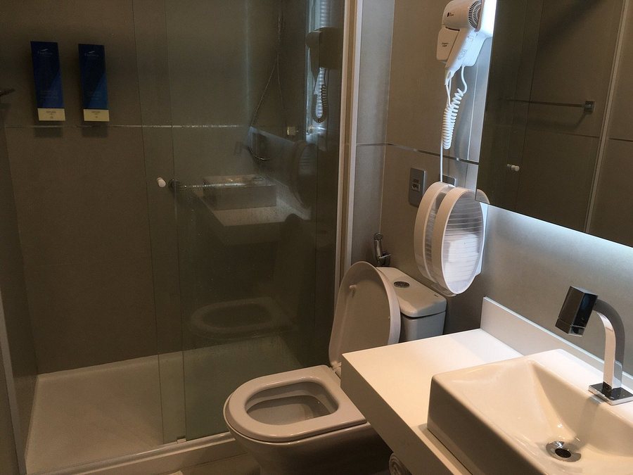 Slaviero Guarulhos Aeroporto — Bathroom