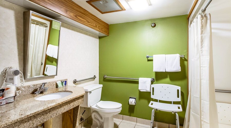 Sleep Inn Airport — Bathroom