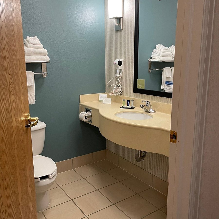 Sleep Inn — Bathroom